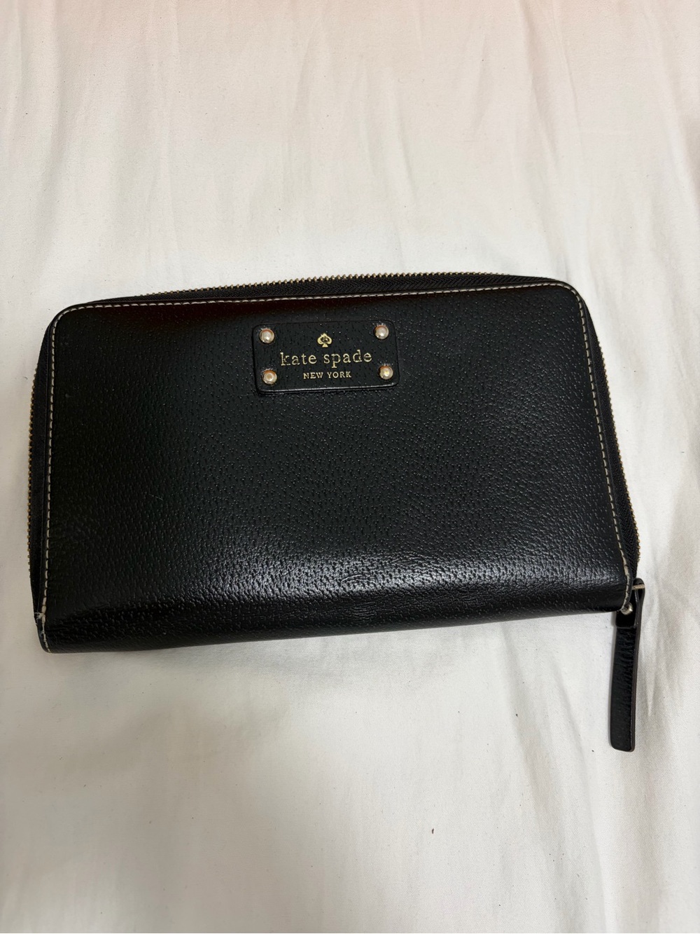 kate spade black pebbled zip-around wallet with gold logo
